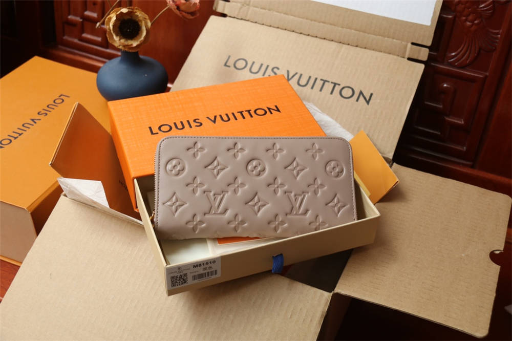 Louis Vuitton wallet M81510 Coussin 2025 new 